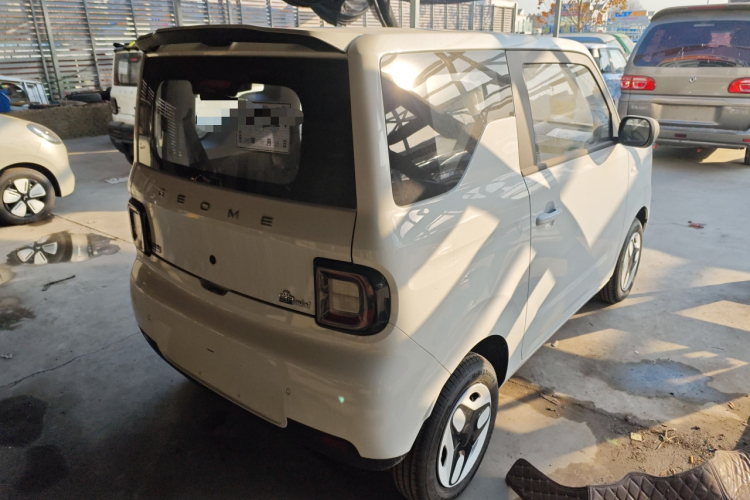 吉利银河 熊猫 2025款 210km 元气熊车身外观7