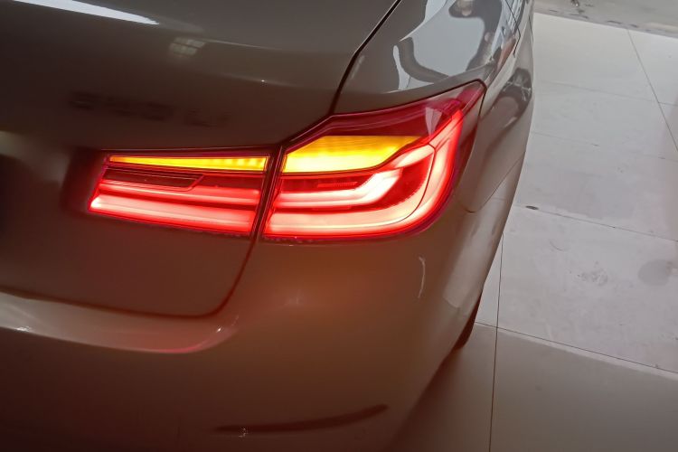 宝马5系 2019款 525Li 豪华套装车身外观6006