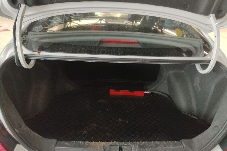 吉利汽车 帝豪 2016款 三厢 1.5L 手动向上版机舱底盘23