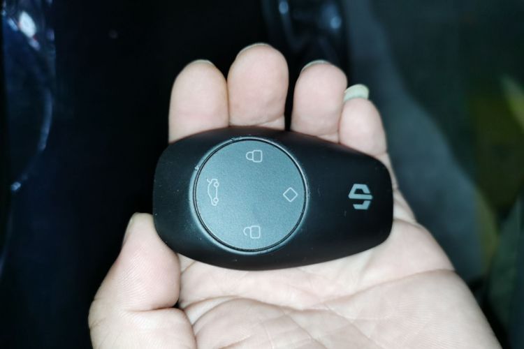 零跑汽车 零跑T03 2021款 400轻享版 三元锂中控内饰7001