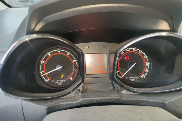 奇瑞 艾瑞泽3 2015款 1.5L 手动够真版中控内饰14