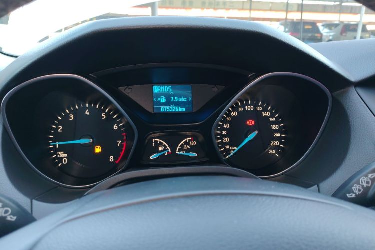 福特 福克斯 2018款 两厢经典 1.6L 自动风尚型智行版中控内饰14