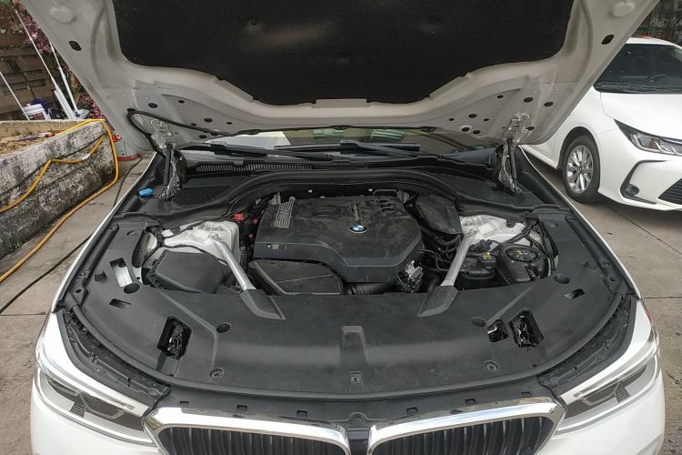 宝马6系GT 2019款 630i M运动套装机舱底盘24