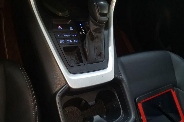 丰田 威兰达 2020款 2.0L CVT四驱豪华版局部细节18