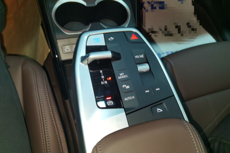 宝马iX1 2023款 eDrive25L M运动套装中控内饰18