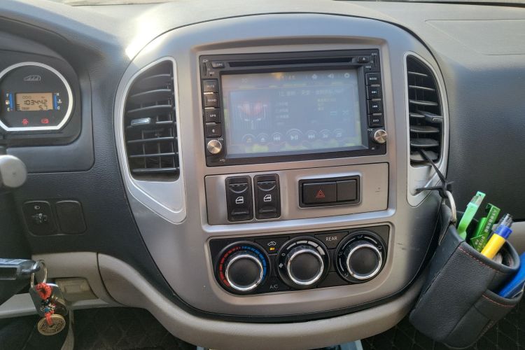 东风风行 菱智 2015款 M5 Q7 2.0L 9座长轴舒适型中控内饰16