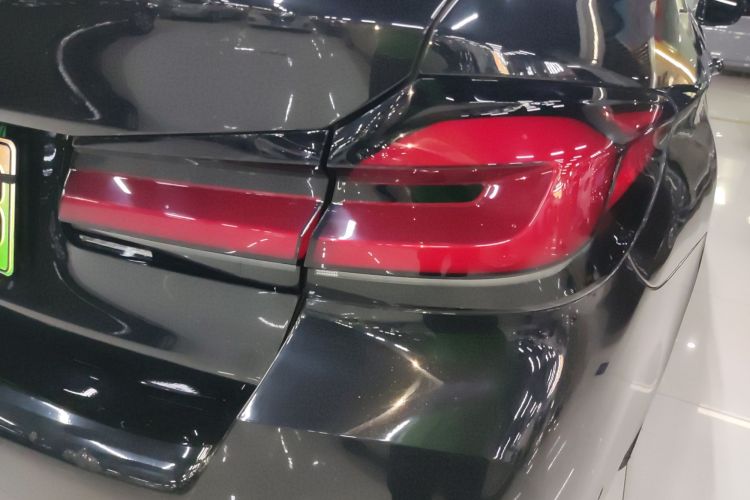 宝马5系新能源 2022款 改款二 535Le M运动套装车身外观9