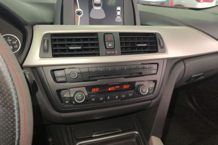 宝马3系 2014款 320i 时尚型局部细节16