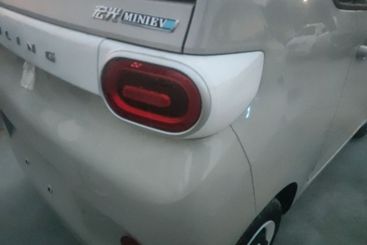 五菱汽车 宏光MINIEV 2024款 第三代 215km 青春版车身外观9