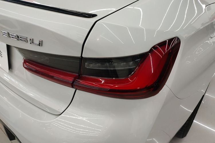 宝马3系 2024款 325Li M运动曜夜套装车身外观9