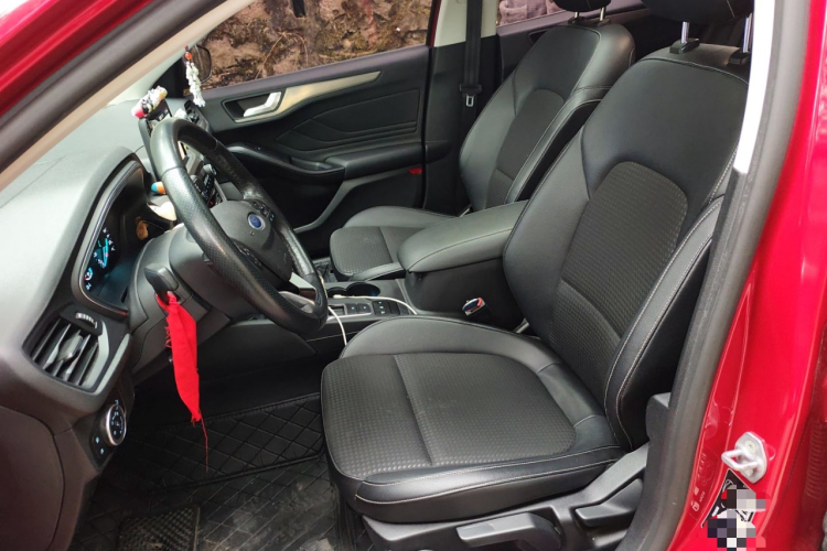 福特 福克斯 2020款 三厢 EcoBoost 180 自动锋潮型中控内饰19