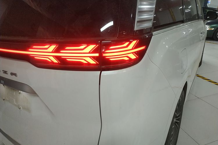 腾势D9 2022款 DM-i 970 四驱尊荣型车身外观9