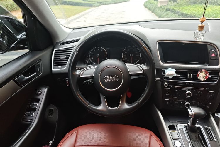 奥迪Q5 2017款 40 TFSI 进取型中控内饰13