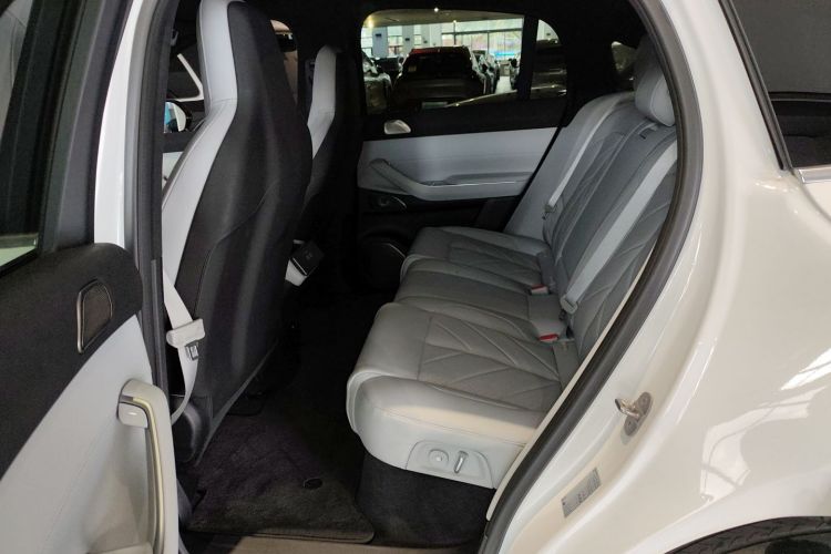 蔚来EC7 2023款 100kWh 首发版中控内饰21