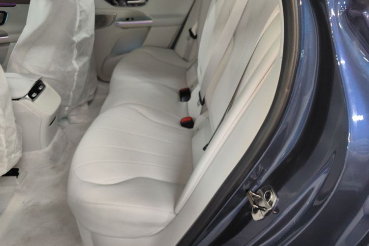 奔驰EQE SUV 2023款 350 4MATIC 先锋版中控内饰21