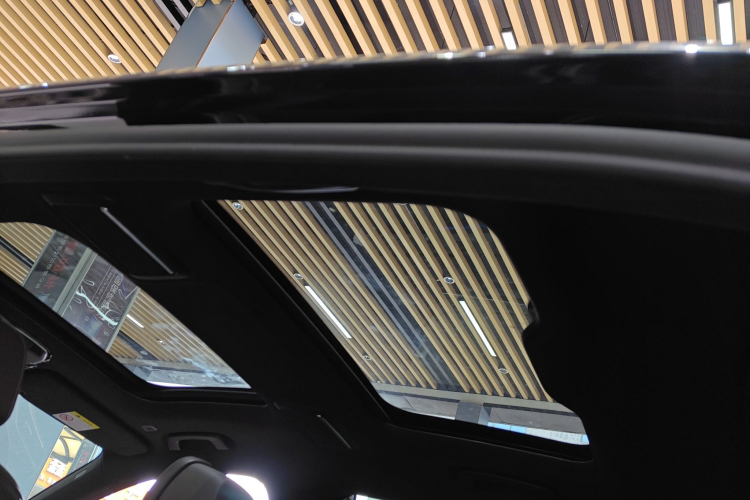 宝马7系 2019款 740Li 领先型 M运动套装中控内饰22