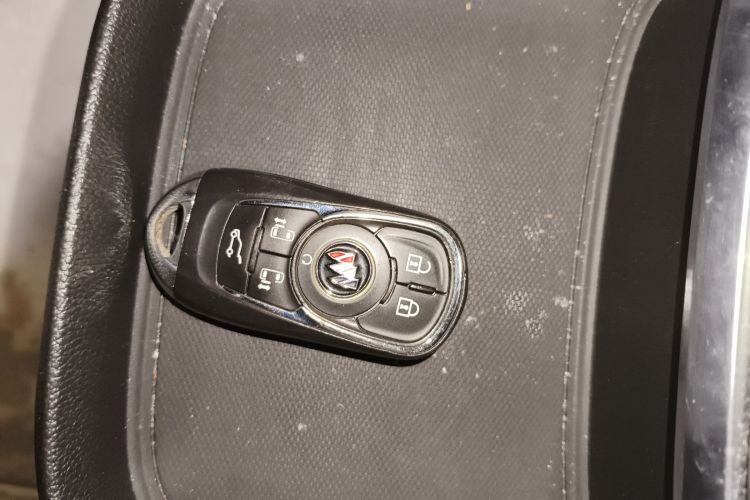 别克GL8 2020款 Avenir艾维亚 六座贤礼版中控内饰7001