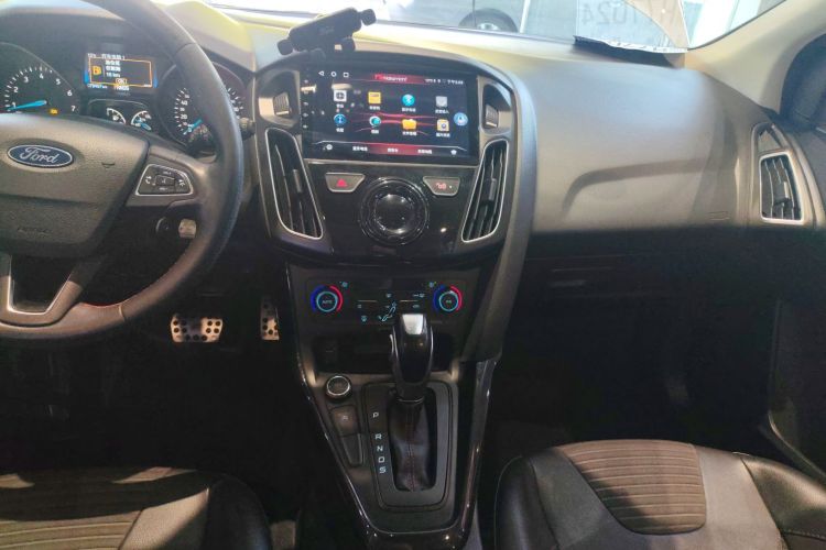 福特 福克斯 2017款 1.5T CTCC 白黑限量版中控内饰16