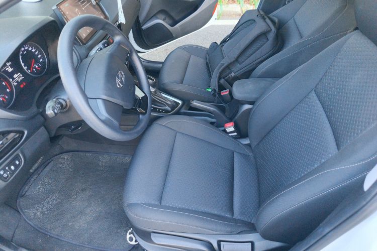 现代 悦动 2020款 1.6L 自动GL悦目版中控内饰19