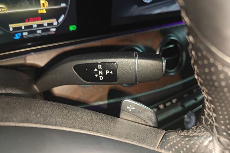 奔驰E级 2017款 E 200 L 4MATIC局部细节18