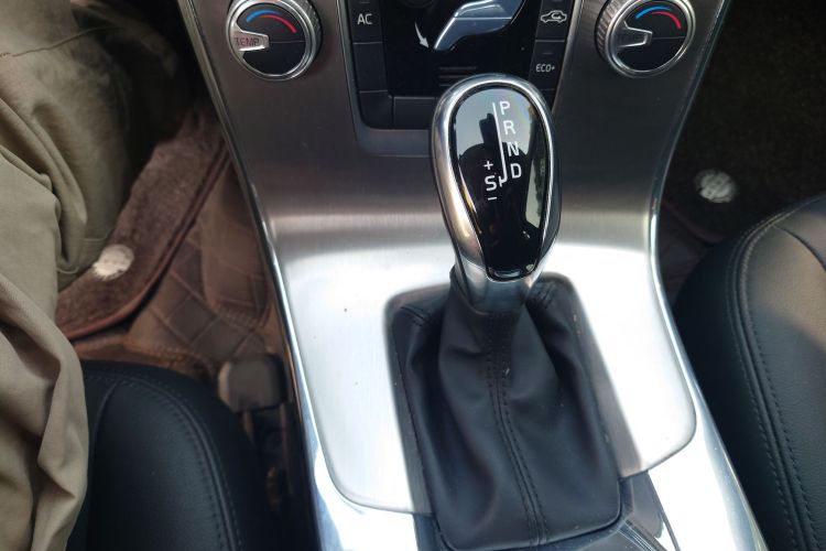 沃尔沃S60 2019款 S60L 改款 T5 智进进阶版中控内饰18