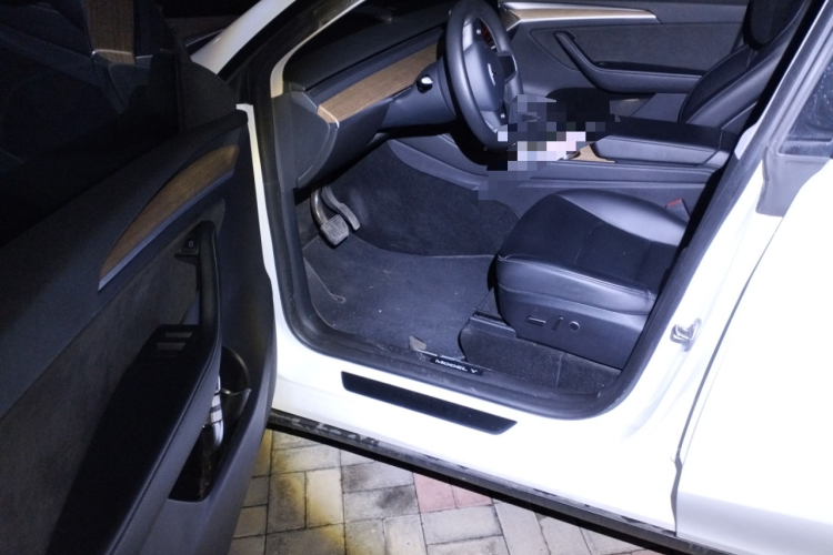 特斯拉 Model Y 2022款 改款 后轮驱动版中控内饰7003