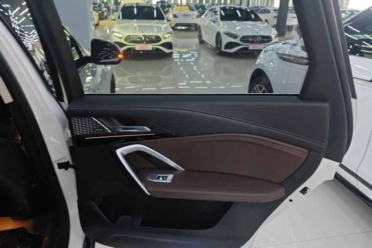 宝马X1 2023款 sDrive25Li X设计套装中控内饰45