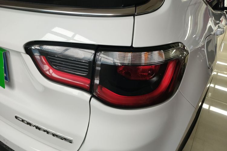 Jeep 指南者 2020款 220T 自动精英版车身外观6006