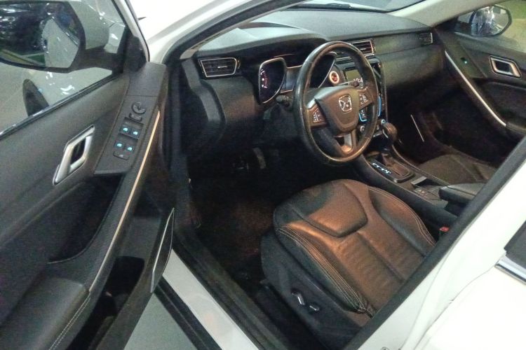 江铃 驭胜S330 2016款 1.5L GTDi 自动两驱尊贵版中控内饰20