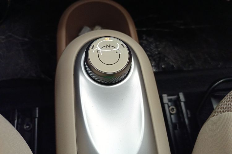 五菱汽车 宏光MINIEV 2025款 四门版 进阶款中控内饰18