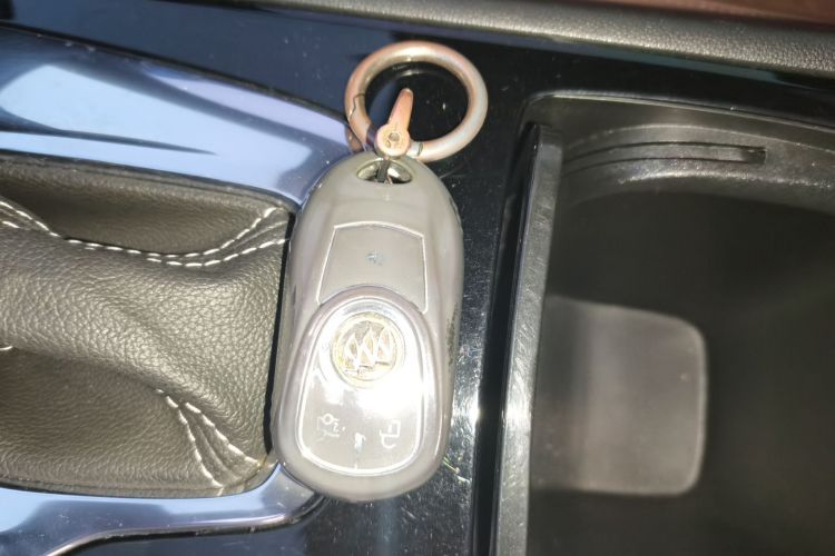 别克 君威 2019款 20T 精英型 国V中控内饰11