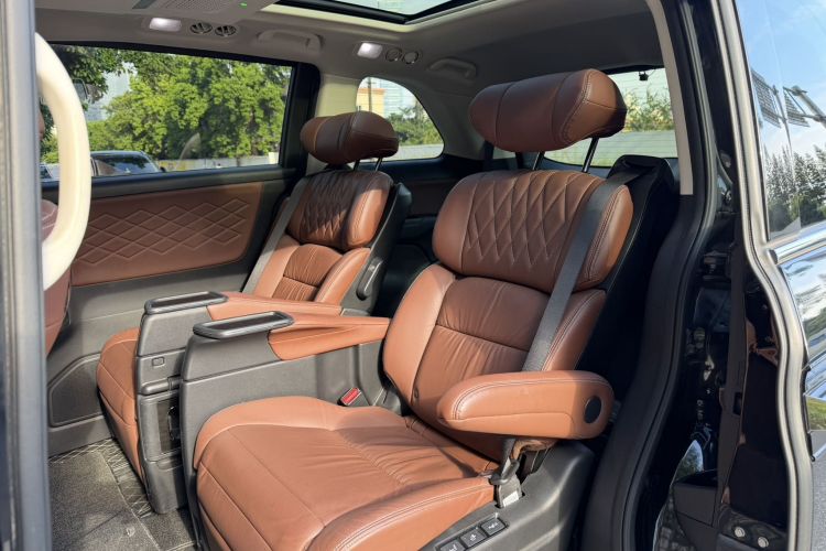 本田 艾力绅 2019款 2.0L 混动至尊版中控内饰7004