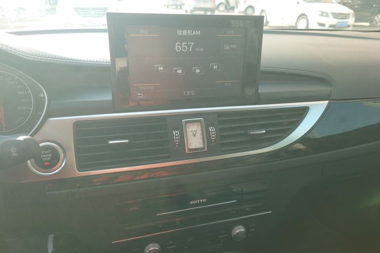 众泰Z700 2016款 1.8T DCT典雅型中控内饰16