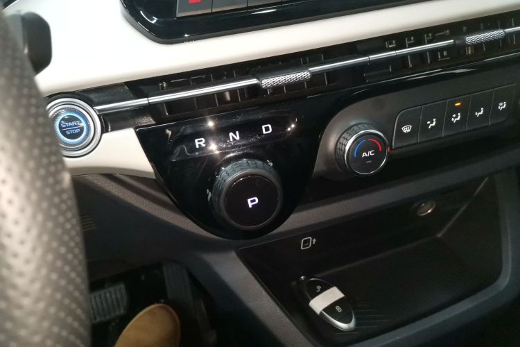 奔腾NAT 2022款 悦享出行 换电版 100kW 401km中控内饰18