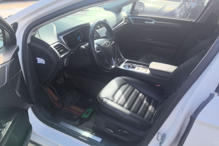 福特 蒙迪欧 2020款 EcoBoost 180 时尚型中控内饰19