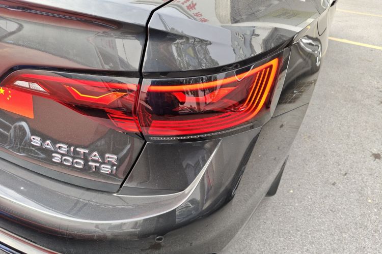 大众 速腾 2023款 300TSI DSG超越版车身外观9