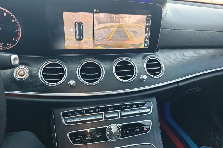 奔驰E级 2017款 E 300 L 运动豪华型中控内饰16