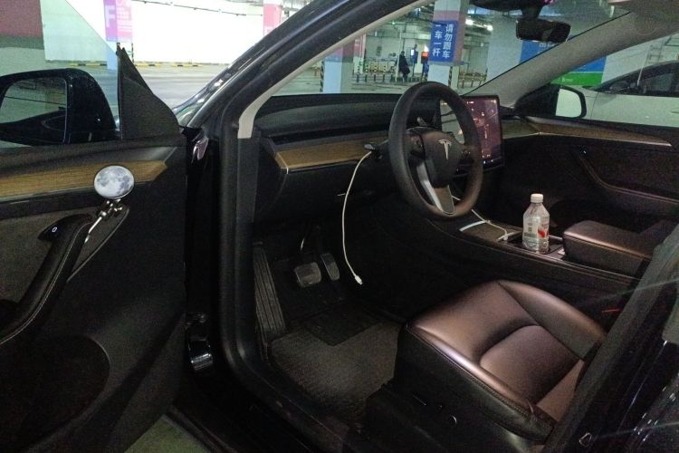 特斯拉 Model Y 2022款 改款 后轮驱动版中控内饰20