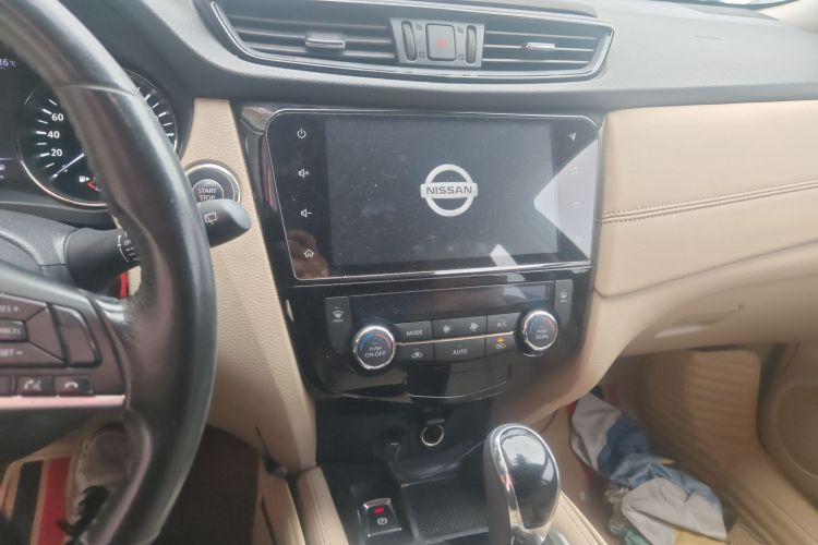 日产 奇骏 2019款 2.0L CVT智联舒适版 2WD局部细节16