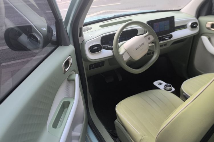 吉利银河 2025款 210km 熊猫卡丁中控内饰20