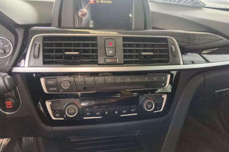 宝马3系 2017款 320Li 时尚型中控内饰16