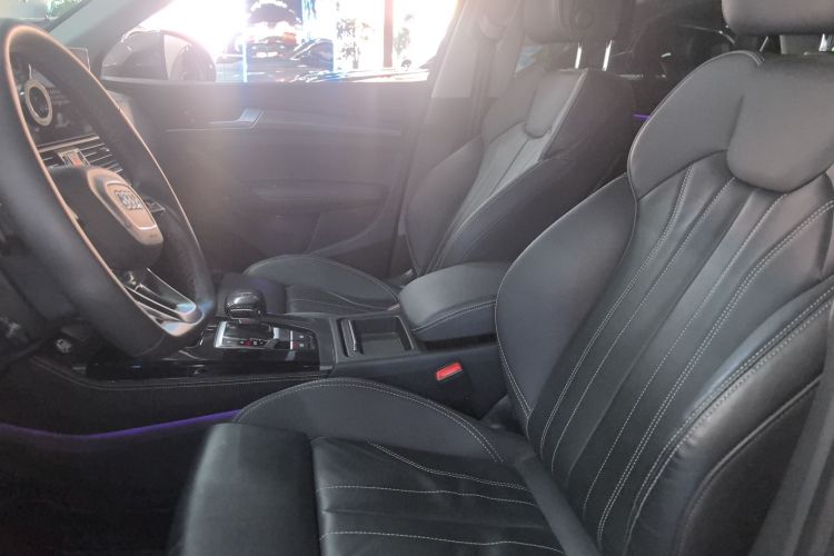 奥迪Q5L 2022款 40T 豪华动感型中控内饰19