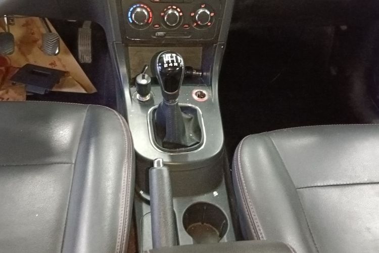 东风风光 风光370 2016款 1.5L 手动精英居家版 7座中控内饰18