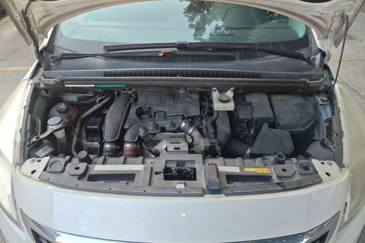 标致3008 2016款 1.6THP 自动经典版机舱底盘24