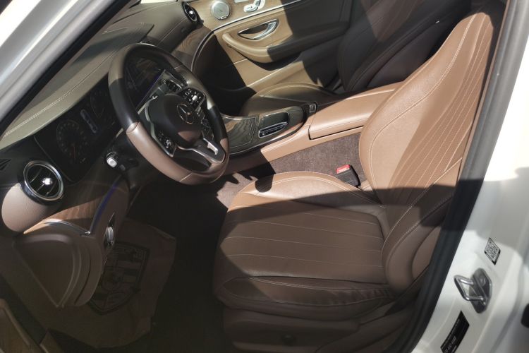 奔驰E级 2019款 改款 E 300 L 时尚型局部细节19