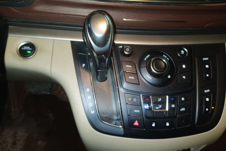 别克GL8 2018款 28T 舒适型 国VI中控内饰18