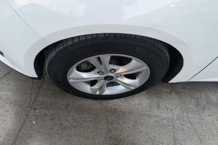 福特 福克斯 2017款 三厢 1.6L 手动舒适型智行版车身外观6007