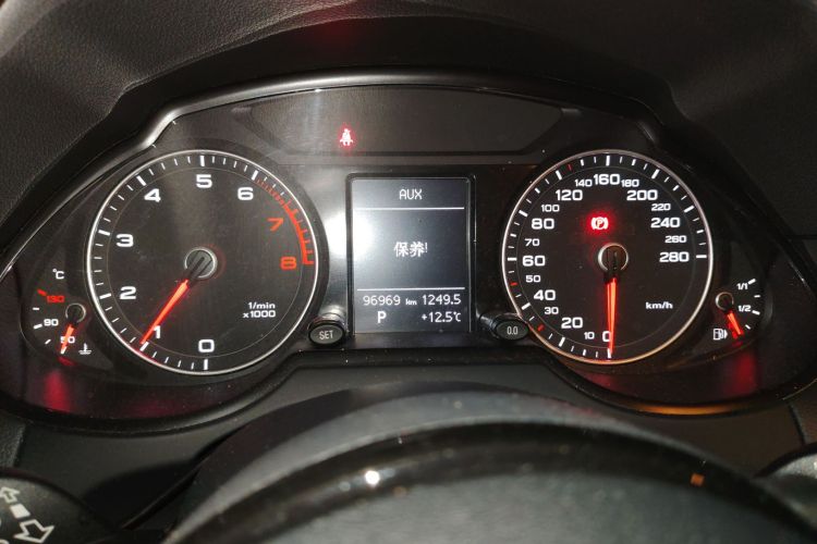 奥迪Q5 2016款 40 TFSI 技术型中控内饰15