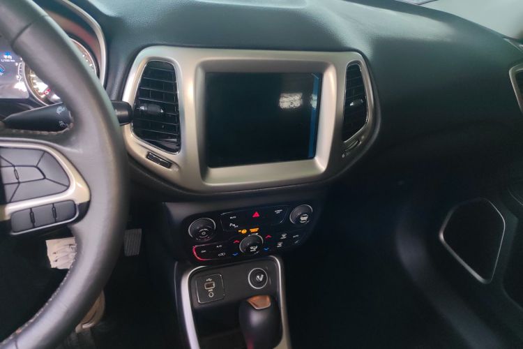 Jeep 指南者 2017款 200T 自动家享版中控内饰16