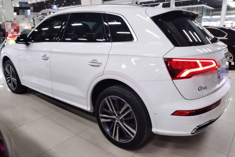 奥迪Q5L 2020款 45 TFSI 尊享运动型车身外观4